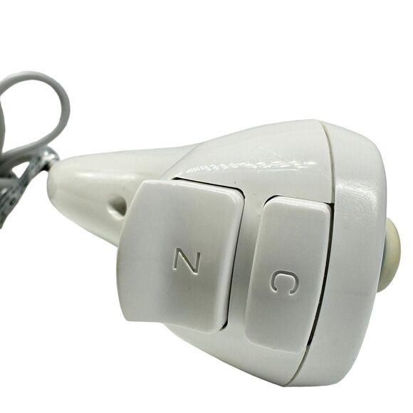 Nyko Kama Wired Nunchuck Controller for Nintendo Wii Remote Vibration Untested - Picture 9 of 9